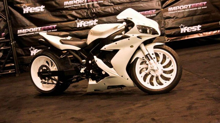 Спортбайк белый