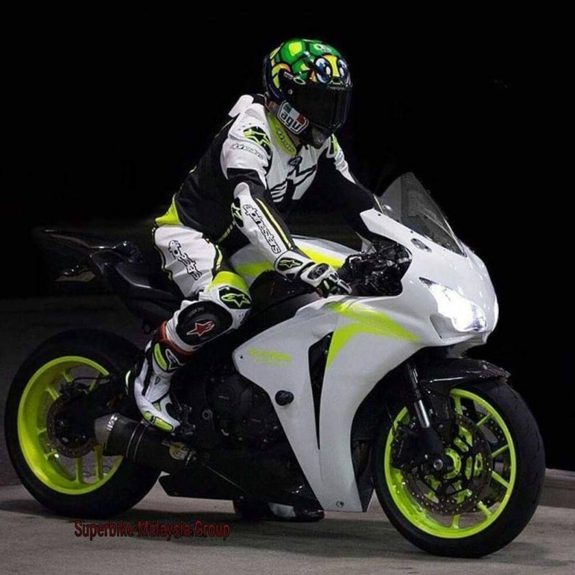 Спортивный мотоцикл