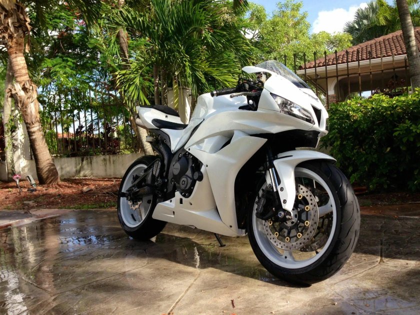 Honda cbr600rr белый