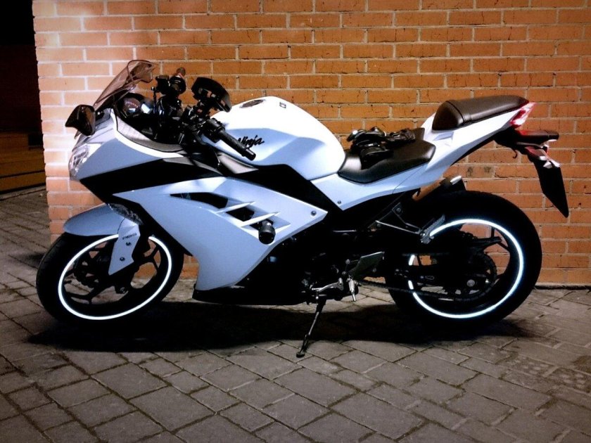 Kawasaki Ninja 300 White