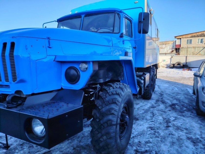 Вахтовый автобус урал