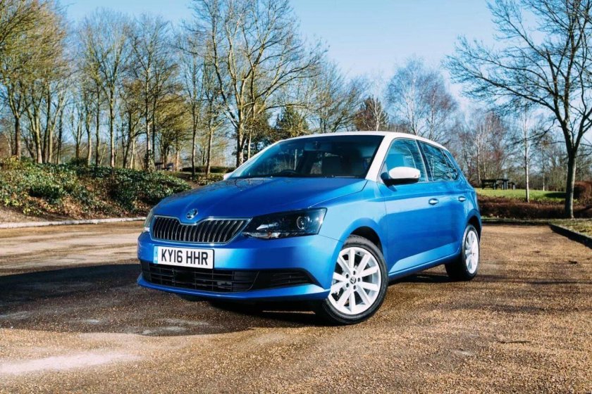 Шкода Фабия 2016 голубая