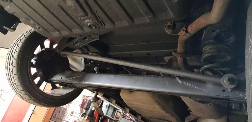 Мазда МПВ днище