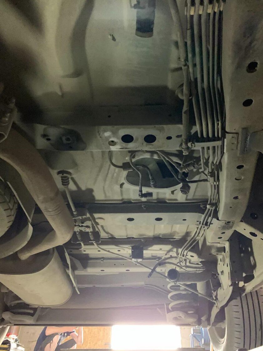 Мазда МПВ днище