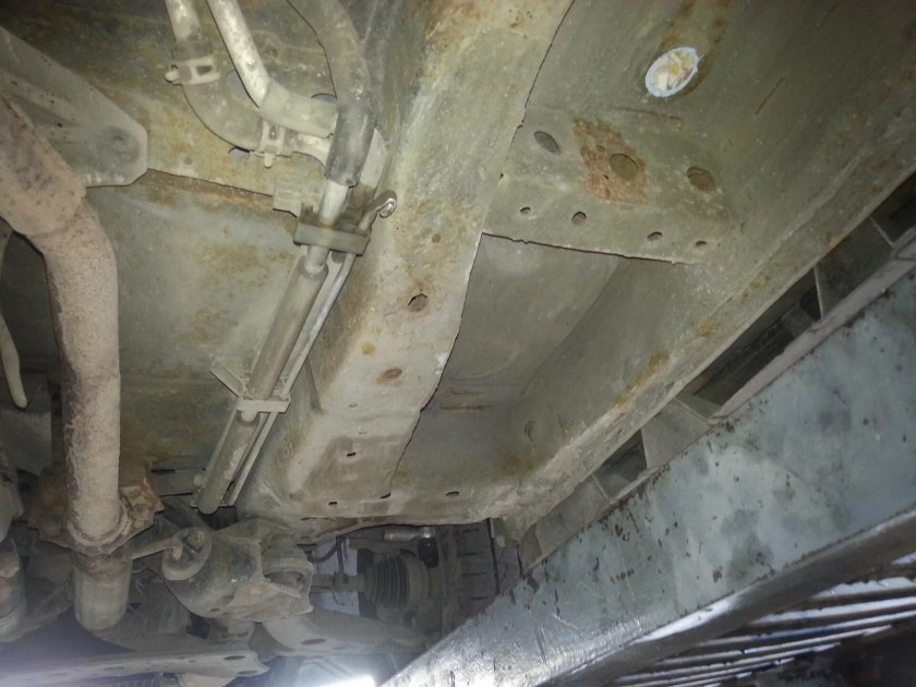 Лонжероны на днище Мазда 3 2004 года