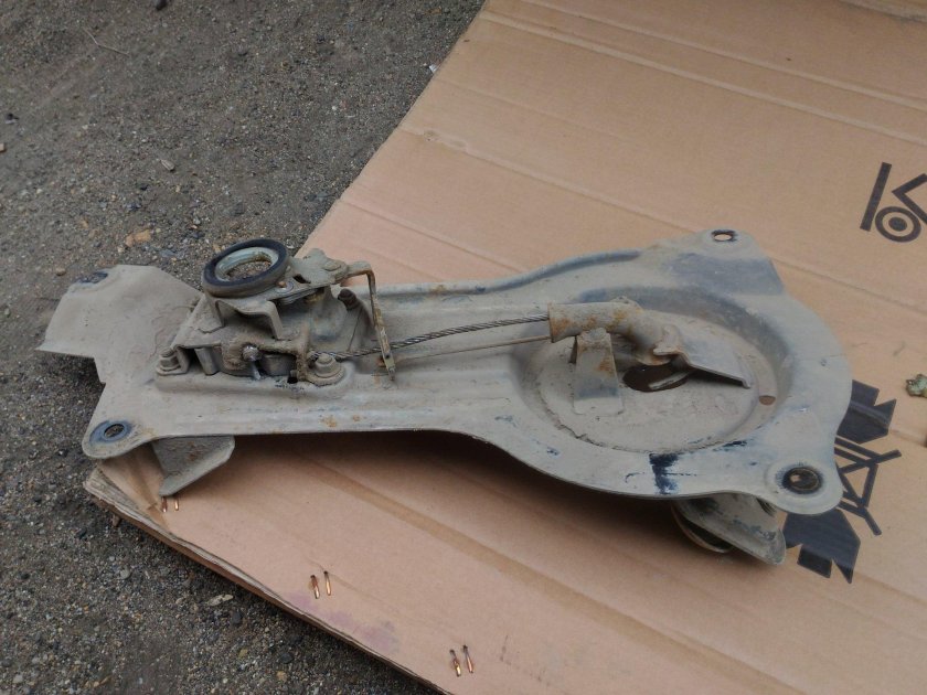 Кронштейн для запасного колеса Мазда МПВ 1997