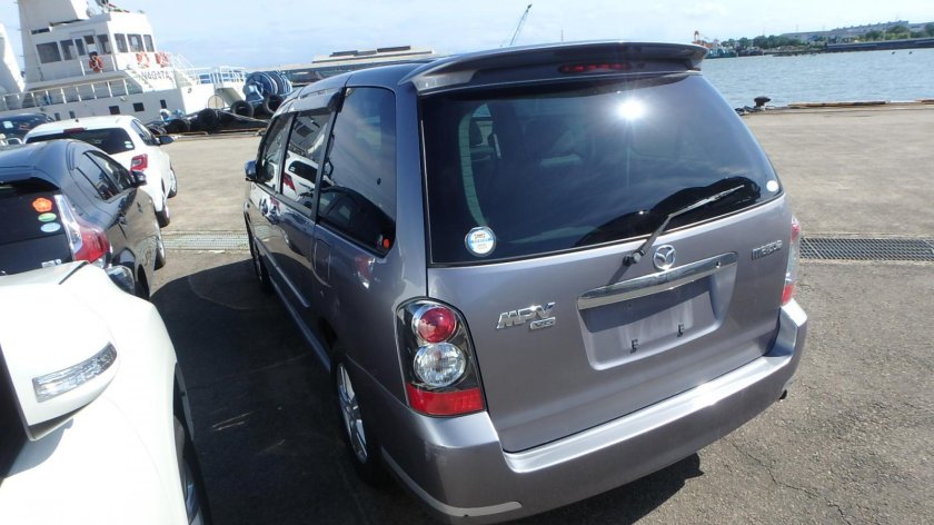 Мазда МПВ сабвуфер встроенный