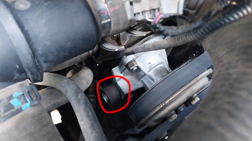 Замена помпы Нива Шевроле