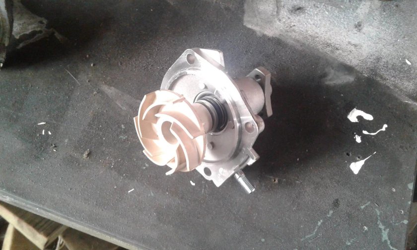 Водяная помпа Нива Шевроле