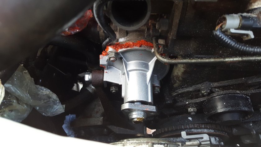 Крепление помпы Шевроле Нива