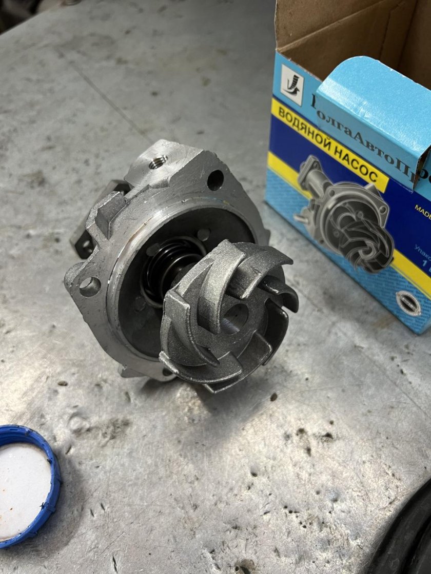 Помпа зеленая