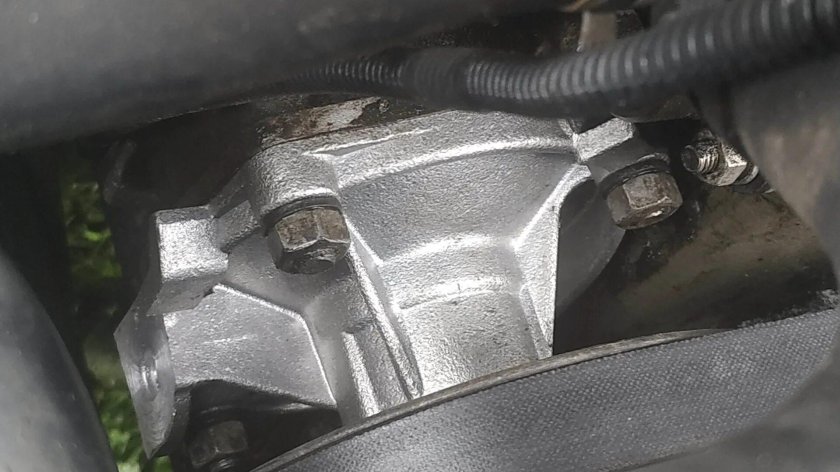 Замена помпы Нива Шевроле