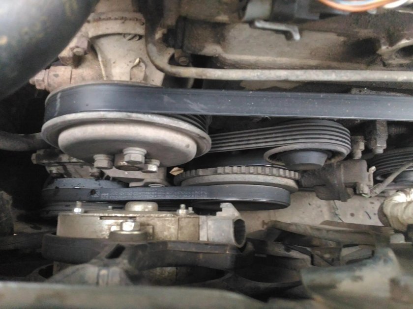 Помпа Нива Шевроле с кондиционером