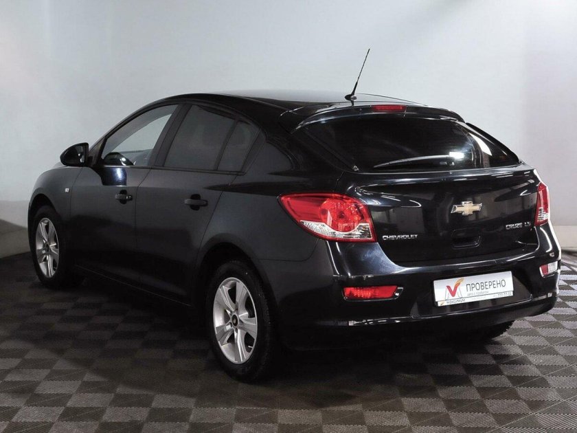 Шевроле Круз хэтчбек черный