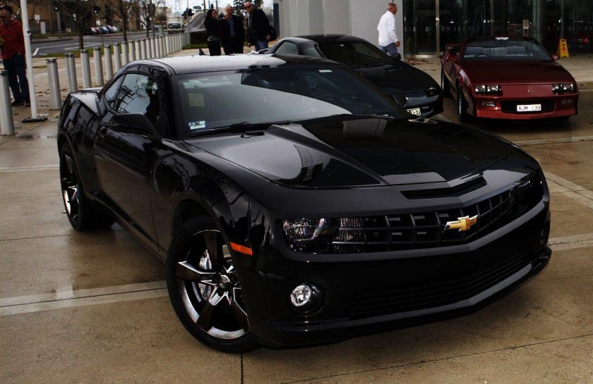 Шевроле Камаро черная