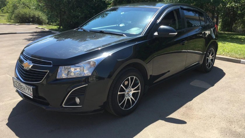 Шевроле Круз хэтчбек 2012 черный