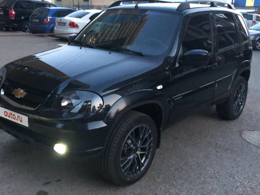 Шевроле Нива 2006 чёрный тонированный