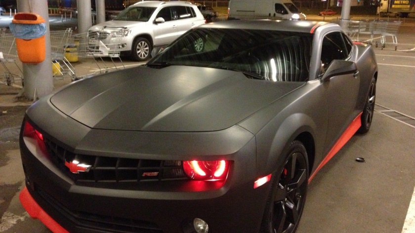 Шевроле Камаро черная