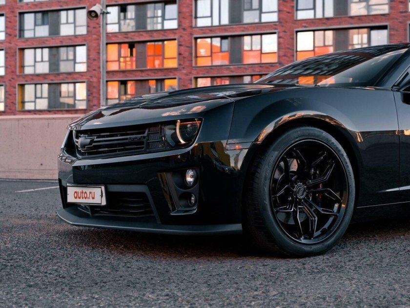 Шевроле Камаро черная