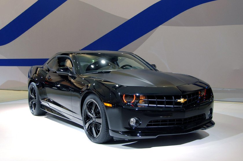Шевроле Камаро черная
