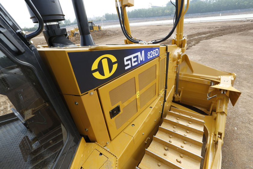 Бульдозер sem 826d