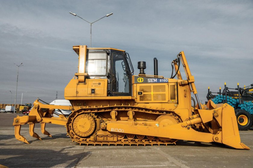 Бульдозер sem 816