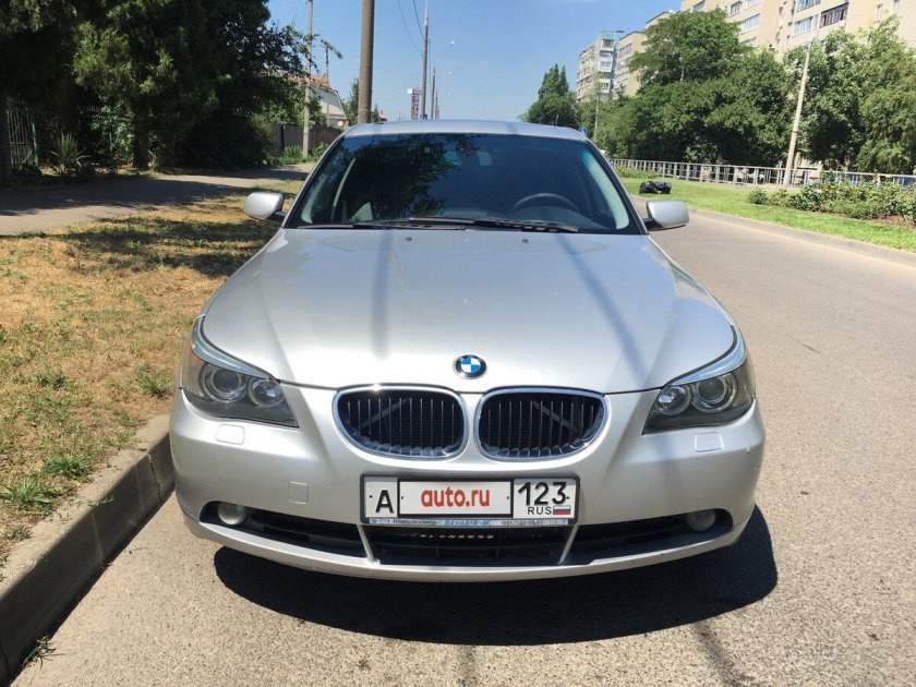 БМВ 5 серии седан 2003 года