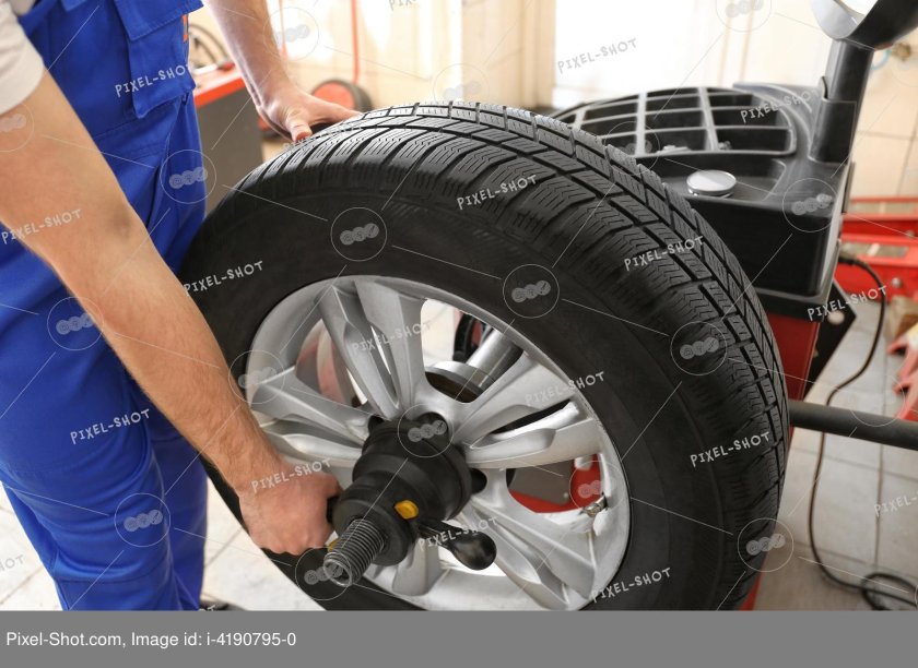 Автомеханик колесо