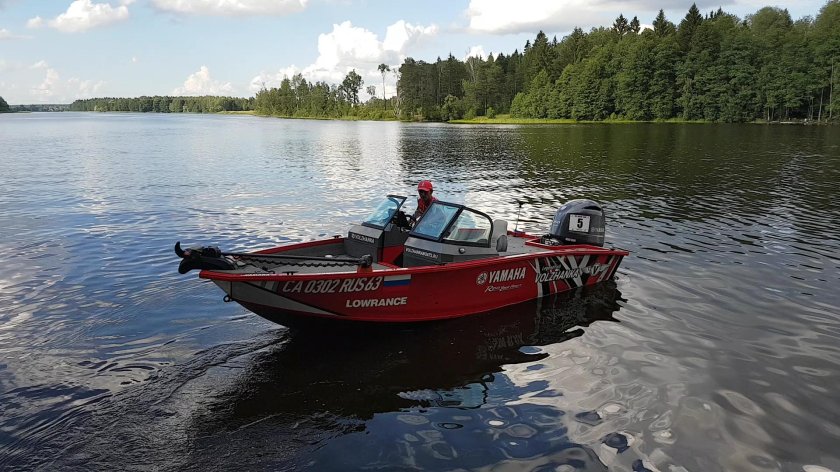 Волжанка катер красный