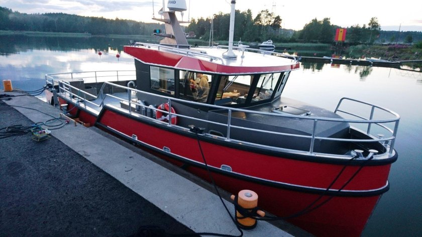 Катер водоизмещающий Охта 1800