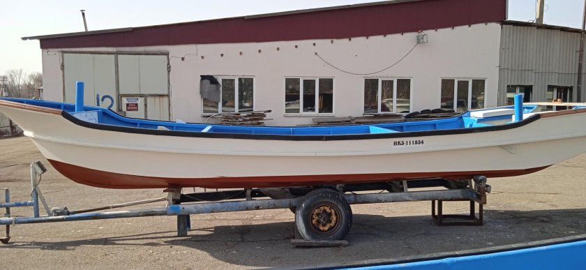 Лодка рыболовная