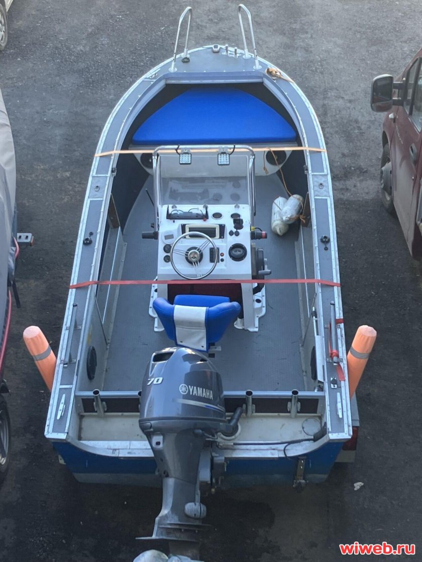 Катер с мотором