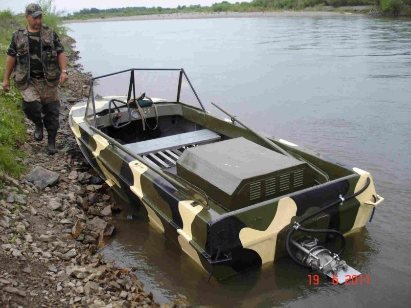 Лодка Казанка с водометом