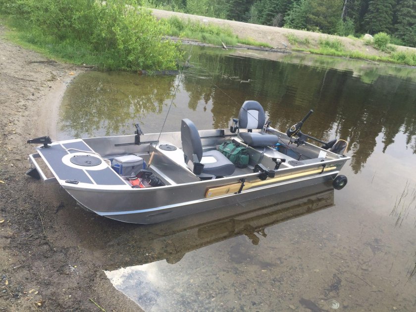 Рыболовная лодка алюминиевая