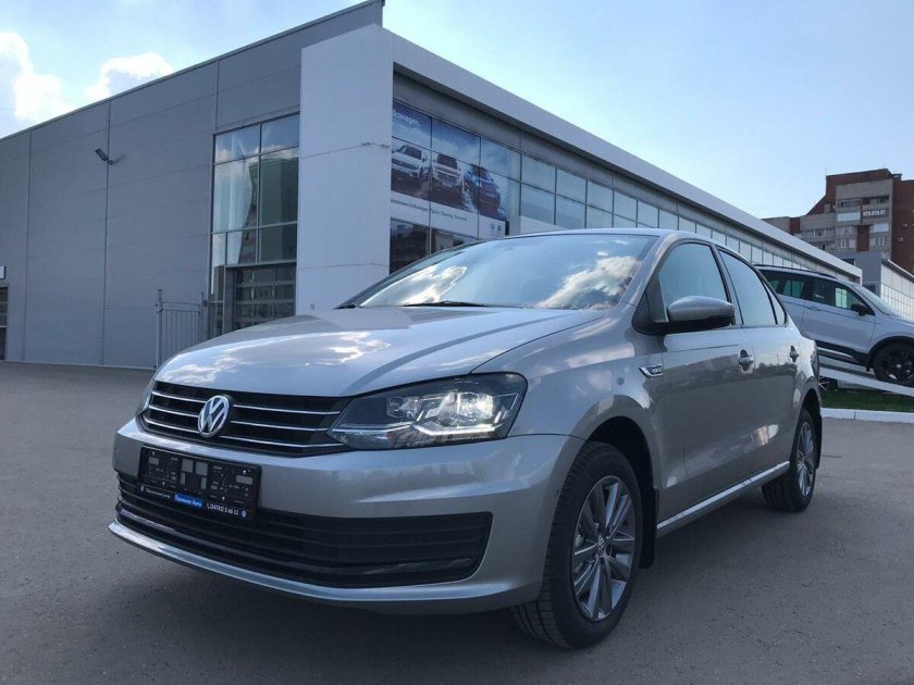 Volkswagen polo 2018 серебристый