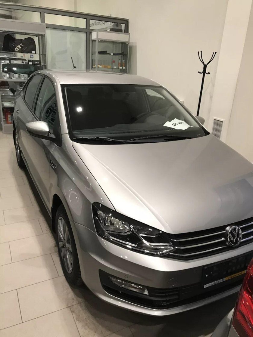 VW Polo Liftback серебристый Tungsten