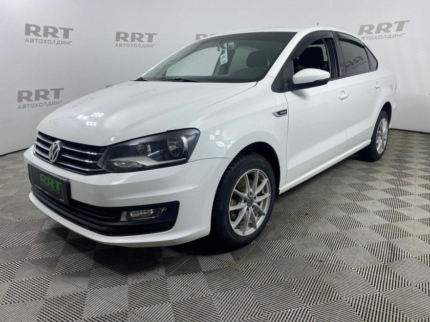 Белый фольксваген поло