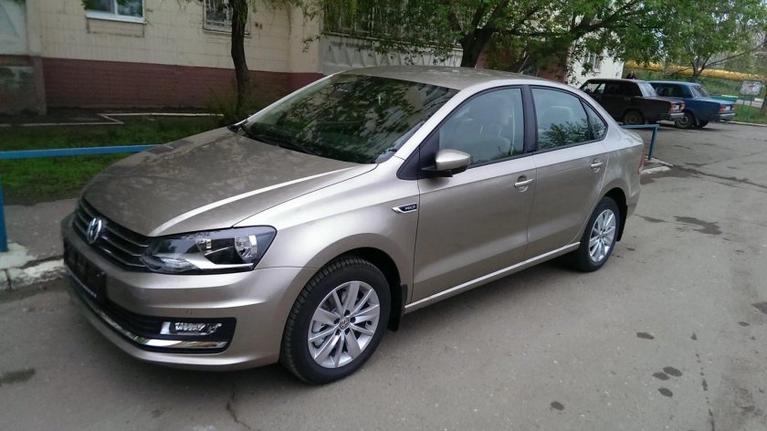Фольксваген поло серебристый беж