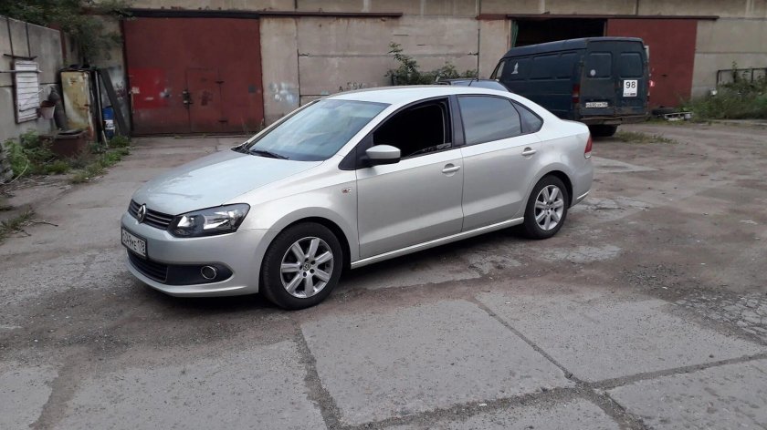 Volkswagen Polo (с 925 ВВ 50)