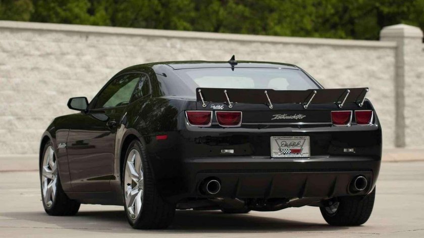 Шевроле Камаро сзади