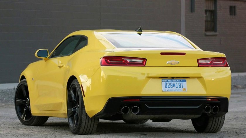 Шевроле Камаро 2021 зад