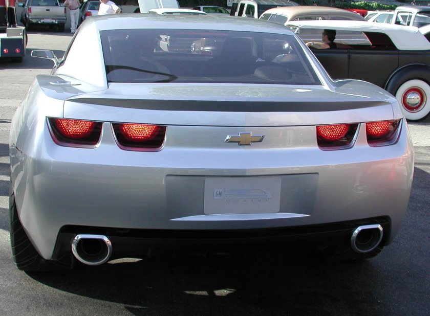 Шевроле Камаро сзади