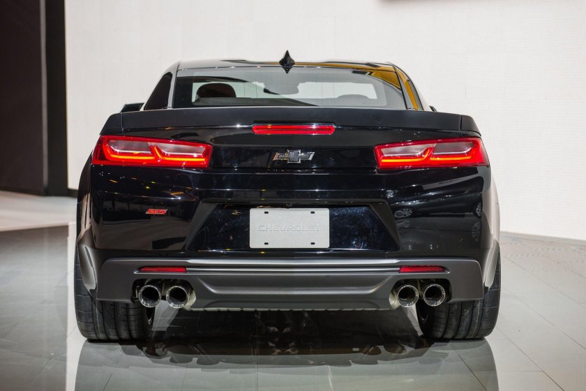 Chevrolet Camaro 2017 сзади