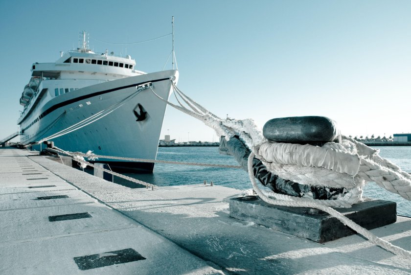 Корабль у причала