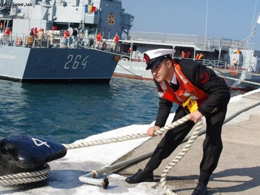 Береговой матрос швартовщик