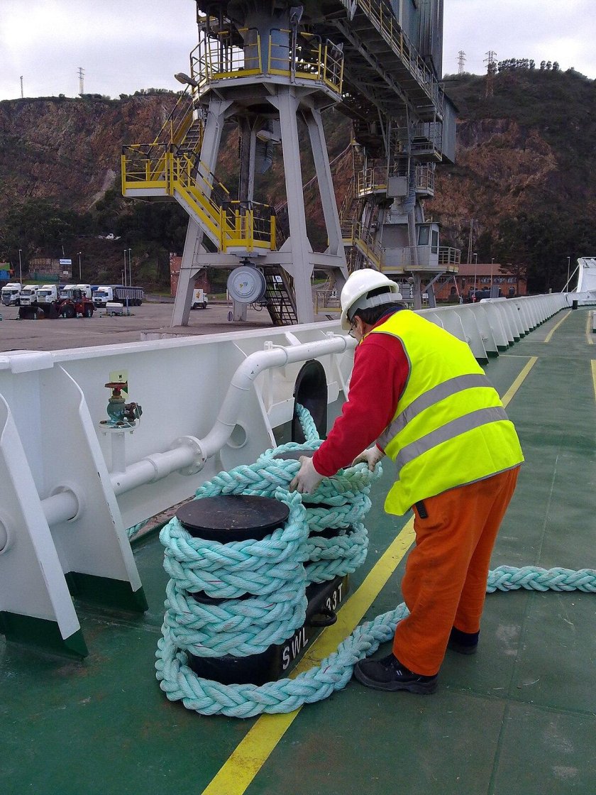 Береговой матрос швартовщик