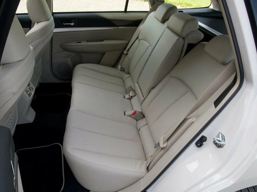 Субару универсал 3 ряд