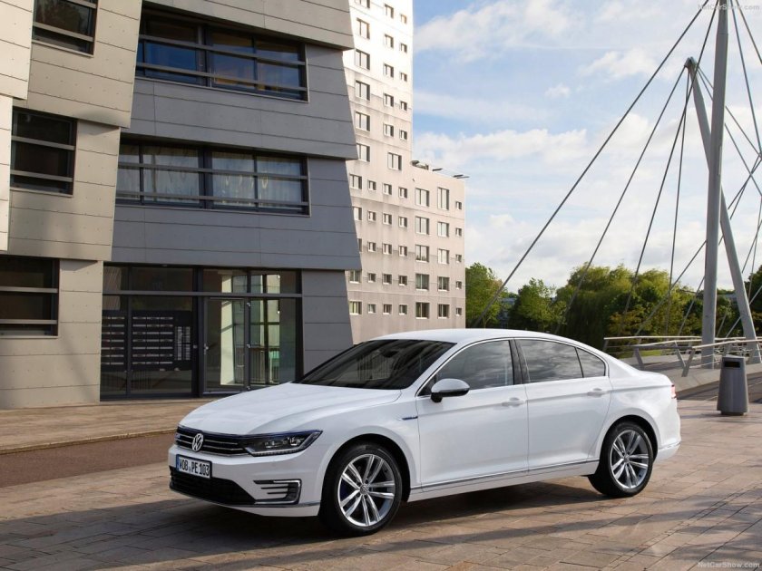 Volkswagen Passat 2015 белый