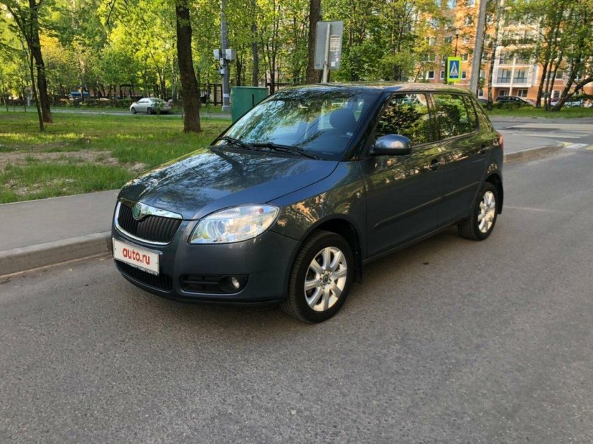 Skoda Fabia 2 серая