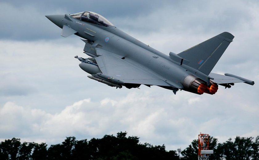 Истребитель Еврофайтер Тайфун